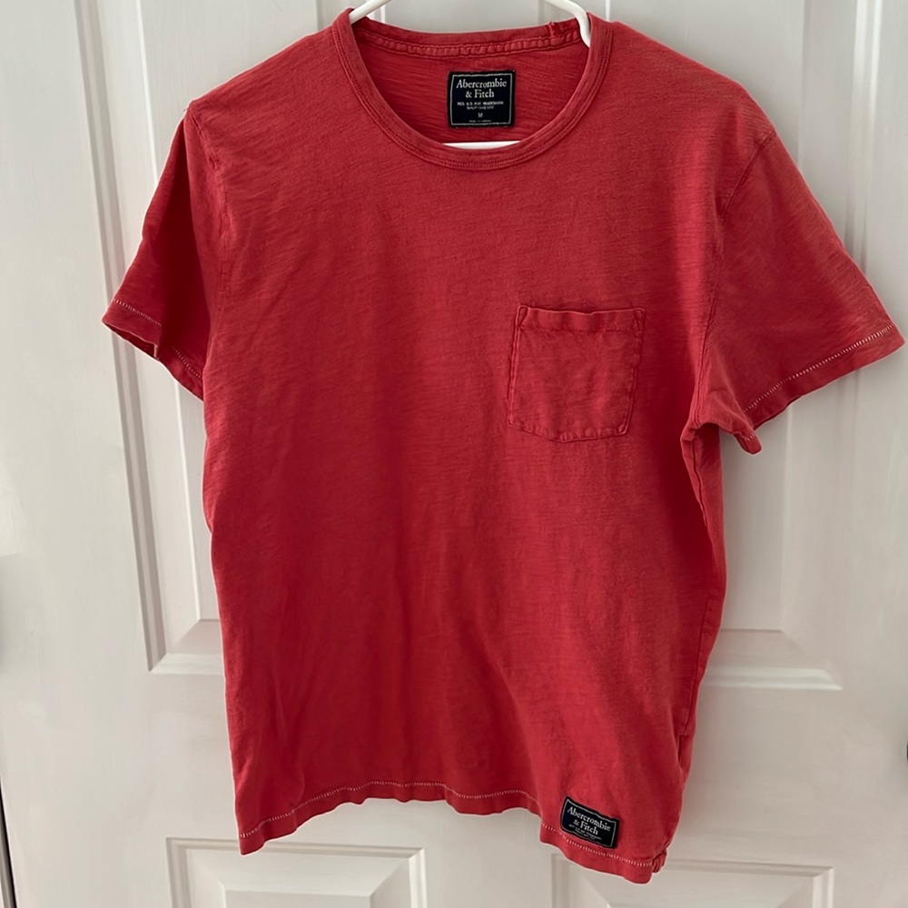 SET OF 5 (5 for $24!) Abercrombie & Fitch Men’s Medium Tees!